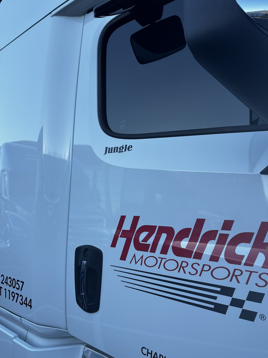 Beautiful tribute from <a href="/TeamHendrick/">Hendrick Motorsports</a> transport drivers, Jim’s test hauler in the middle. His Celebration of Life was so beautiful. Thank you all who made it in, my heart is full. #ENDALS