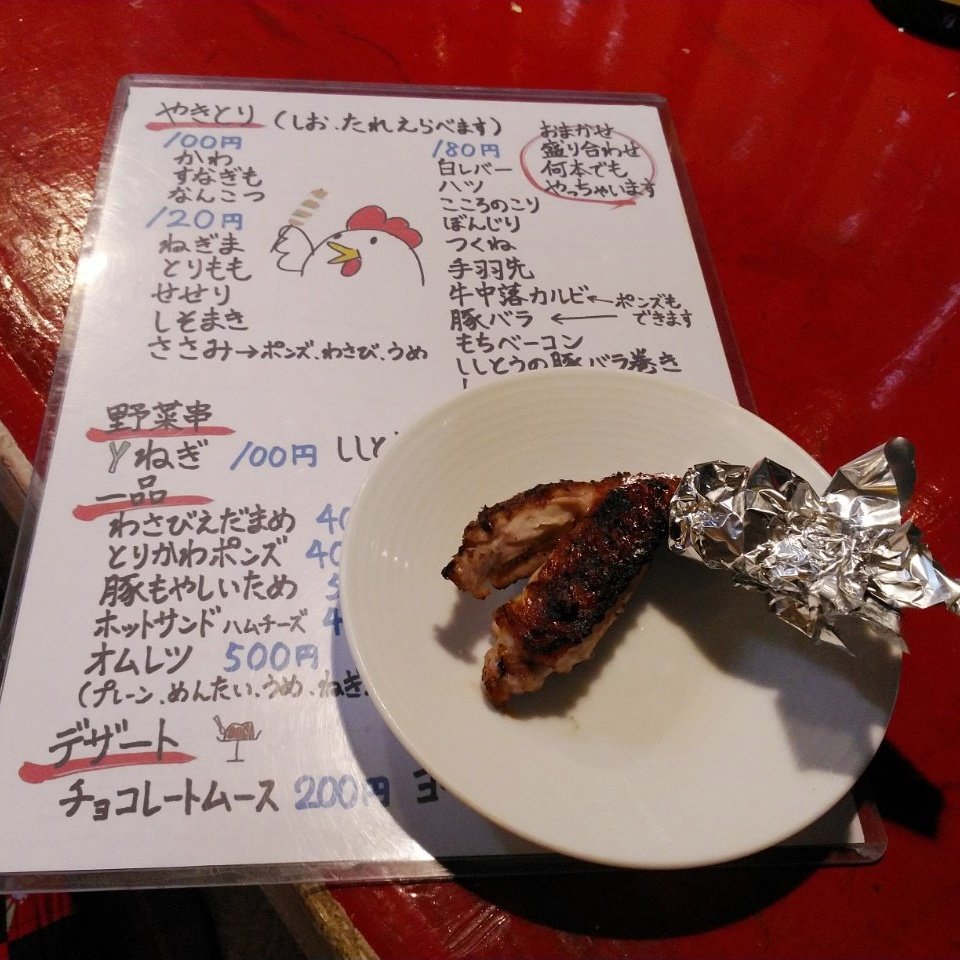 yama30629x's tweet photo. 青森に来たらコッチの推し事もしてます(1)
古川2丁目 / 焼き鳥かなた
炭火で丁重に焼かれた焼き鳥とデザートもグット！
最近は甘口カレーも(^^)
人気の｢こころのこり｣を是非賞ご賞味あれ！
営業時間は19:00→05:00
定休日は水･木日です。
四枚目は本日の賄いです(笑)
#焼き鳥かなた https://t.co/tEZ2EIkMF3