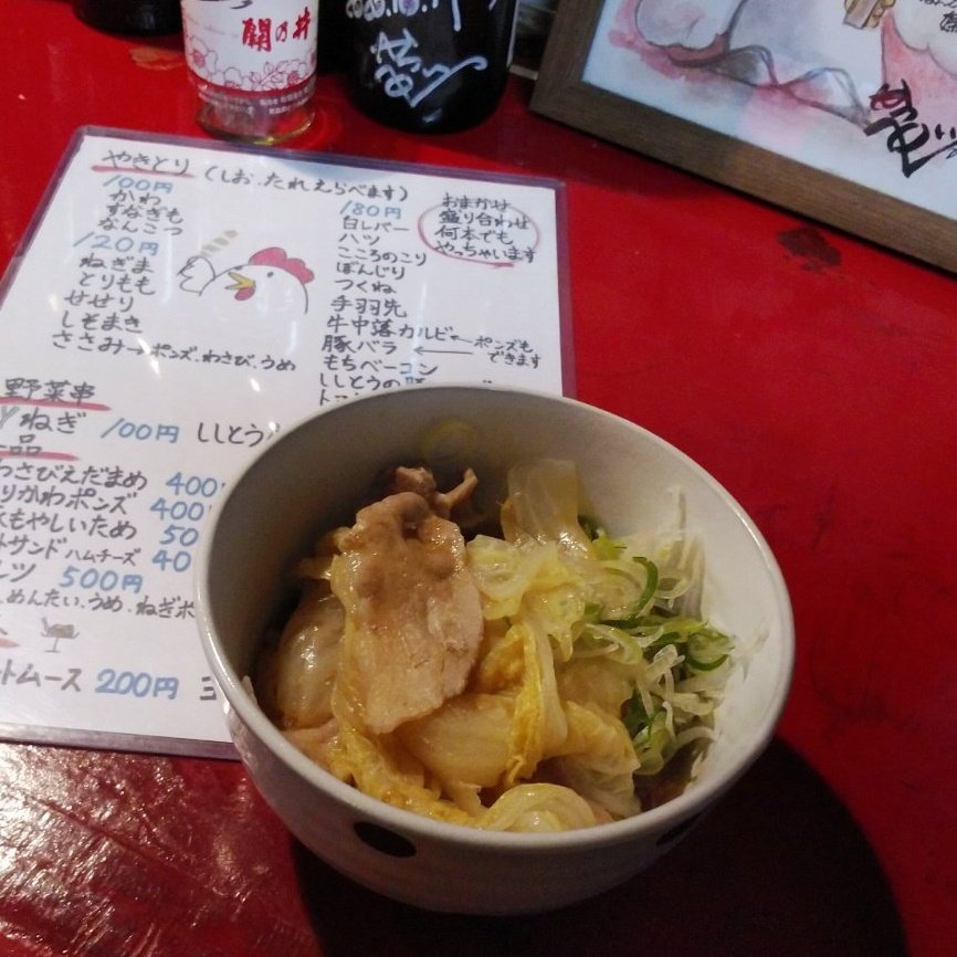 yama30629x's tweet photo. 青森に来たらコッチの推し事もしてます(1)
古川2丁目 / 焼き鳥かなた
炭火で丁重に焼かれた焼き鳥とデザートもグット！
最近は甘口カレーも(^^)
人気の｢こころのこり｣を是非賞ご賞味あれ！
営業時間は19:00→05:00
定休日は水･木日です。
四枚目は本日の賄いです(笑)
#焼き鳥かなた https://t.co/tEZ2EIkMF3