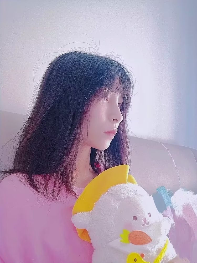 Linyiniy's tweet photo. 冷色調與暖色調😽😽#女高中生 #高中生 #氛圍感 #色調 #女高 https://t.co/5muYmr25v0