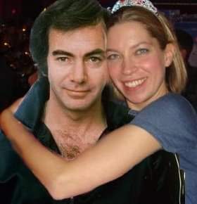 Can't go to bed without wishing <a href="/NeilDiamond/">Neil Diamond</a> a very happy birthday🎶❤️⚘️
🎶and when I hurt, hurting runs off my shoulders 
How can I hurt when holding you?🎶