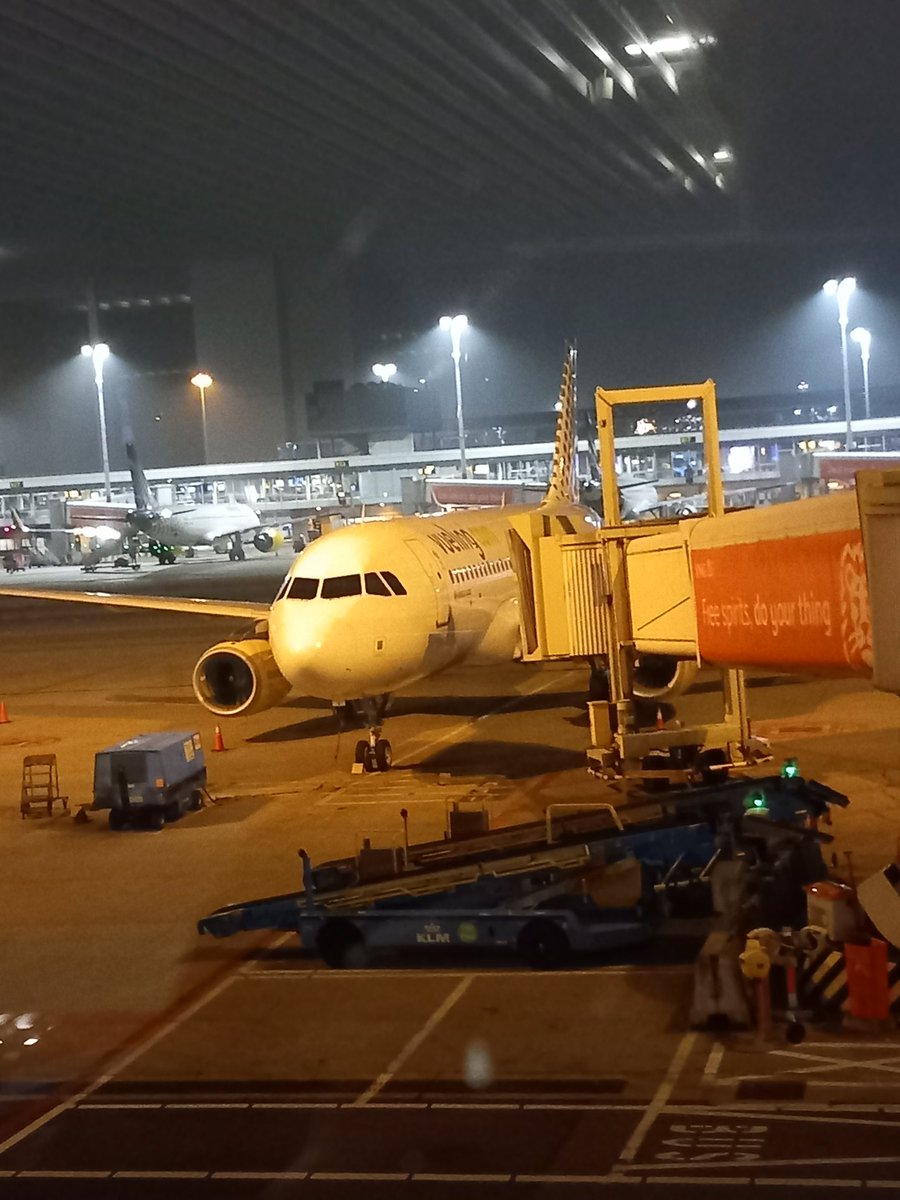 Op naar de zon 🌞✈️🥳 #Schiphol #schipholairpot #Tenerife #playadelasaméricas