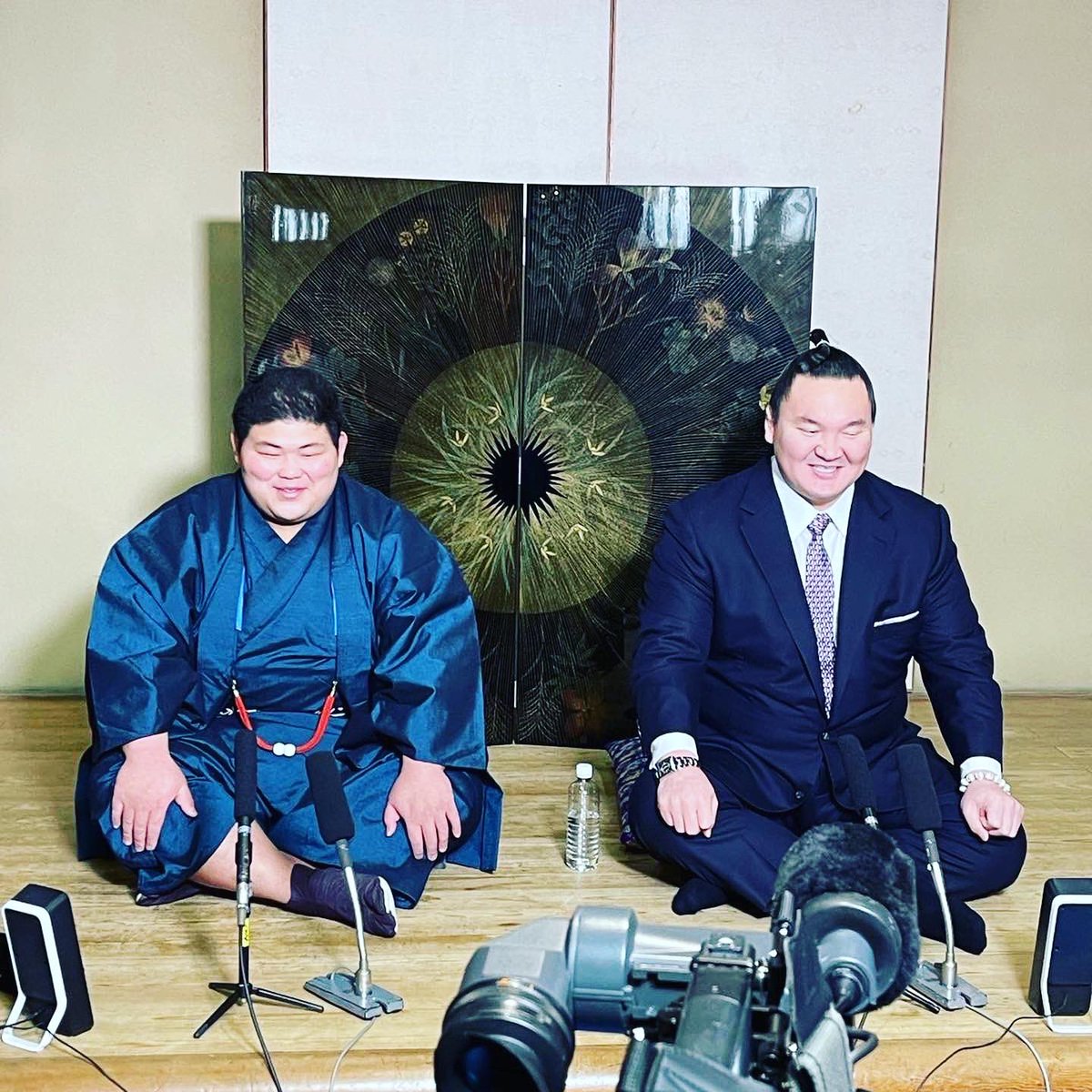 HakuhoSho69's tweet photo. また１つ夢が叶いました
弟子が断髪式前に十両昇進決まりました
本当にすごい、そしておめでとう㊗️
これから応援ヨロシクお願いします

Really great, congratulations㊗️ https://t.co/KaZp8wEkCm