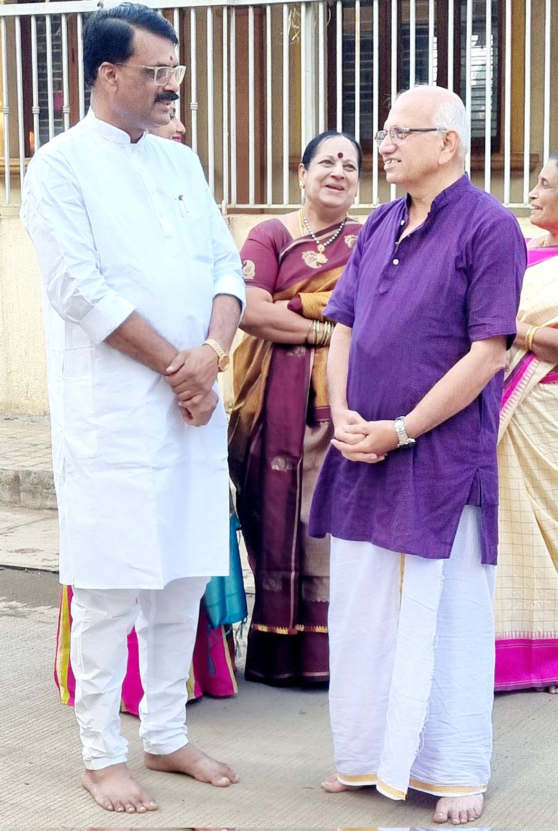 MouryaBjp's tweet photo. ಬೆಂಗಳೂರಿನ ಯಶವಂತಪುರ ಅಭಯ ಆಂಜನೇಯ ದೇವಸ್ಥಾನದ ಜೀರ್ಣೋದ್ಧಾರ ಭೂಮಿಪೂಜೆ ಉಡಪಿ ಪೇಜಾವರ ಮಠದ ಶ್ರೀಗಳು ಹಾಗು ಅಯೊದ್ಯ ಶ್ರೀರಾಮ ಮಂದಿರದ ಟ್ರಸ್ಟಿನ ಟ್ರಸ್ಟಿಗಳು ನೆರವೇರಿಸಿದರು. ನನಗೆ ಅವರ ಆಶೀರ್ವಾದಪಡೆಯುವ ಅವಕಾಶ ದೊರಯಿತು https://t.co/5YaQcY1Xpj