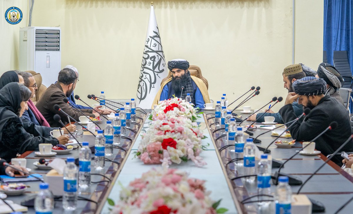 moiafghanistan's tweet photo. د ا.ا.ا د کورنيو چارو سرپرست وزیر خلیفه صاحب سراج الدين حقاني د ملګرو ملتونو له هغه لوړپوړي پلاوي سره وکتل چې مشري يې په بشردوستانه چارو کې د ملګرو ملتونو د سرمنشي مرستیال مارتین ګریفیتس کوي. 

 ۱/۵ https://t.co/GO2abUYU1y