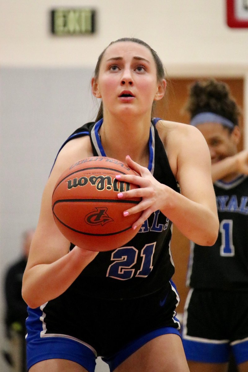 Congratulations to <a href="/RMakalusky/">Riley Makalusky</a> on passing the 1️⃣0️⃣0️⃣0️⃣ point plateau tonight. Impressive accomplishment in a highly competitive conference and schedule. <a href="/ButlerUWBB/">Butler Women’s Basketball</a> is getting a great one!