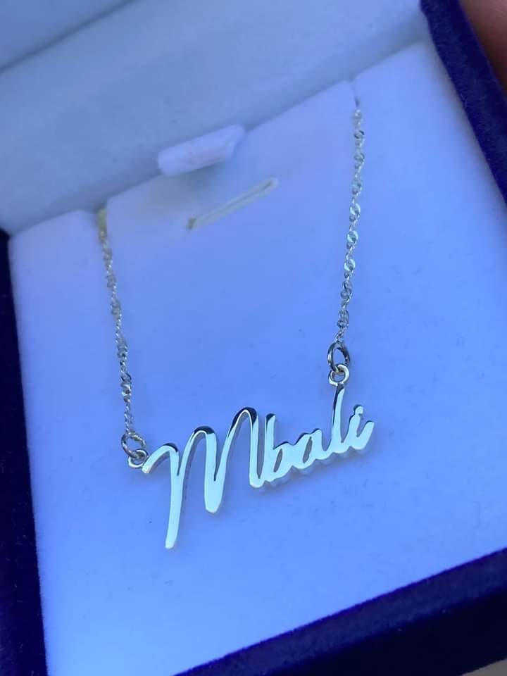 She deserve a hand made customized necklace from Thea Accessories this Valentines thou😌whatsapp 0846436010 for enquiries #KasiEnterprises #smallbusinessowner #SmallBusiness #DJSBU #ValentinesDay2023 #jewellerygift #DearMothoWaka #Ukraine #loadsheddingstage6