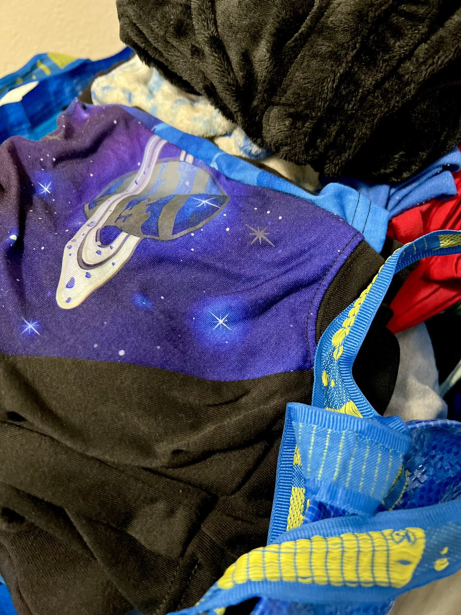 🪐🔭 Laundry Time 🧺 
#laundry #boysclothes #galaxynails 

Ps. Excuse dry cuticles