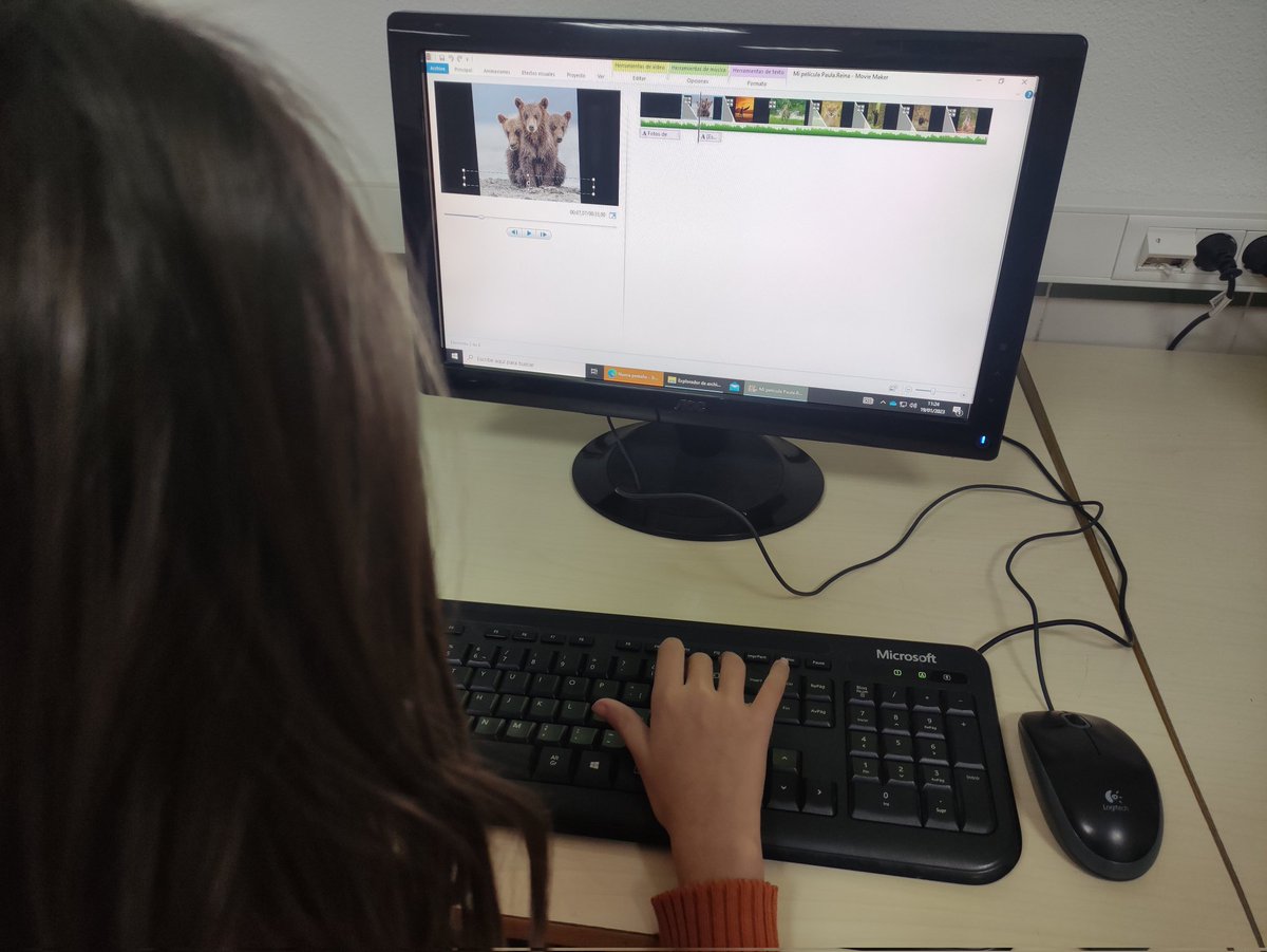 Iniciando a mis pequeños informáticos de 4° en la edición de vídeo. Usando #moviemaker de <a href="/MicrosoftEduEsp/">Microsoft Educación</a> por su facilidad y funcionamiento tan intuitivo pudiendo conseguir unos vídeos de lo más resultones.
<a href="/L3TCRAFT_EDU/">Letcraft Educación</a>