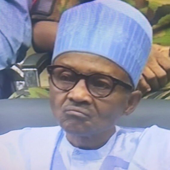 Alkamson1's tweet photo. Littafin JIKI MAGAYI shifin karshe 

Ku Kai tsofaffin kudinku banki ko ku nada wiwi dashi 🤣💔🧏‍♂️ https://t.co/uW1bDw4tya