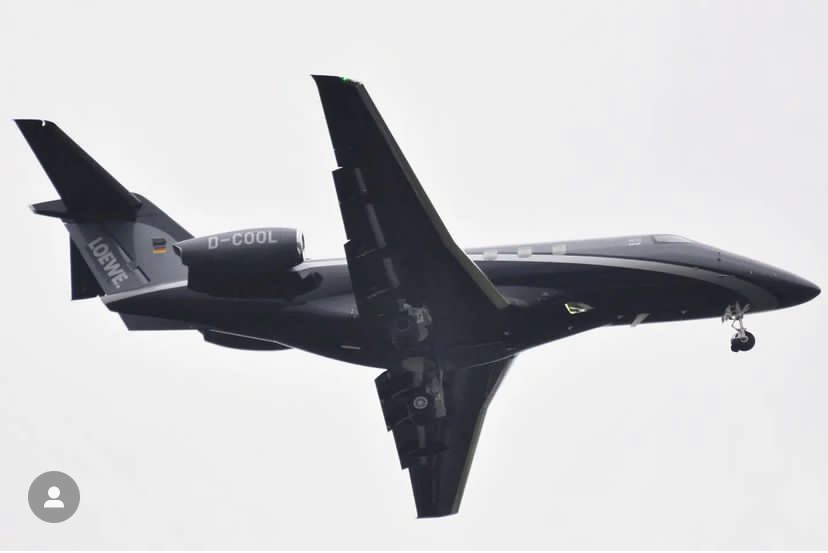 OriensAviation's tweet photo. Our #PC24PictureoftheWeek goes to @pzyspotter on Instagram for their shot of the COOL PC-24! 

#pilatus #pilatusaircraft #pilatuspc24 #privatejet #buisnessjet #oriensaviation #pilatussales #pilatusuk #authoriseddistributors #aircraftphotography #aviationphotography https://t.co/OBTvp86j2g