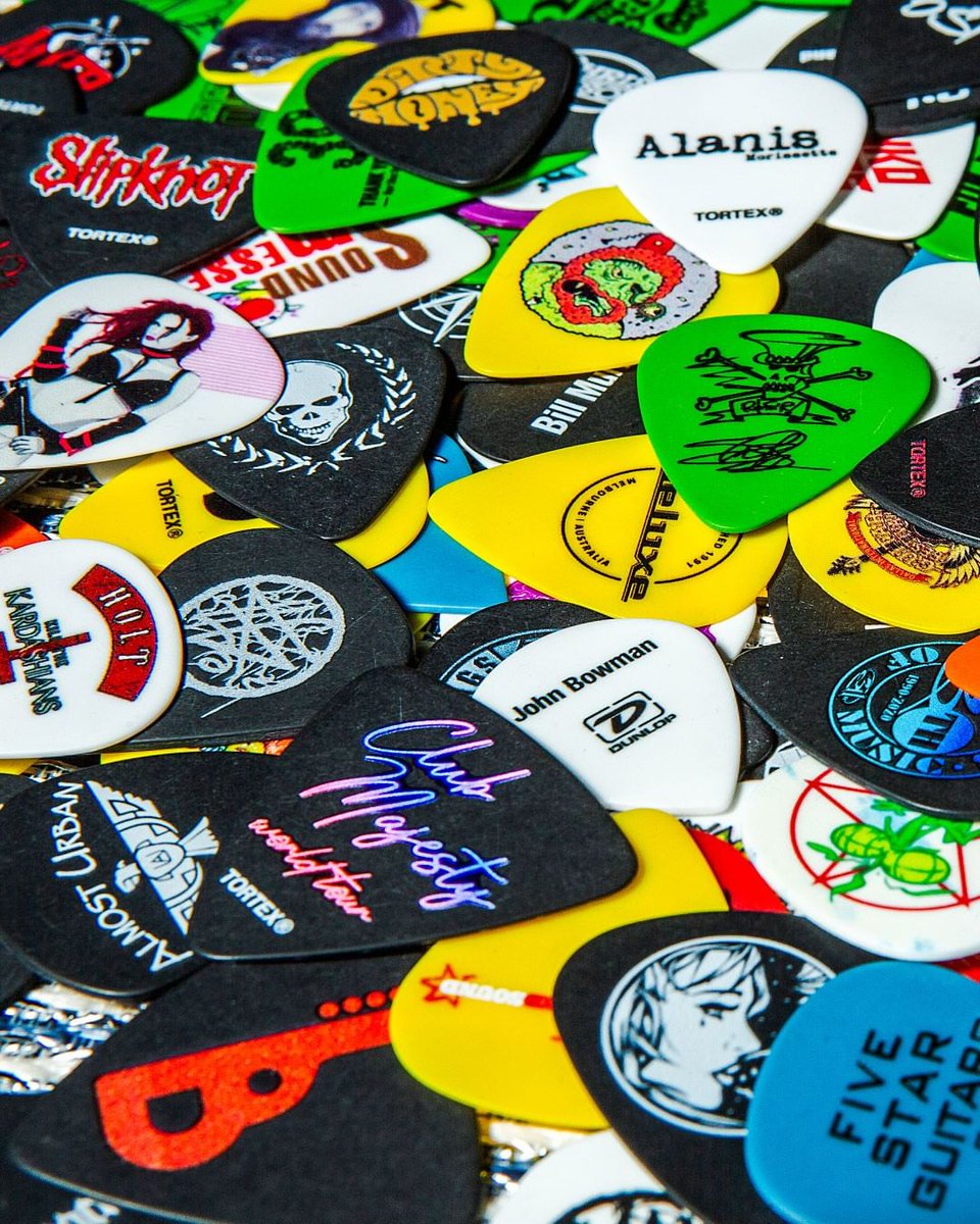 JimDunlopJP's tweet photo. Tortexピックは非常にたくさんの形状とゲージがあり、多くのミュージシャンに愛用されています。
あなたが初めて知ったTortexピックを使用するアーティストは誰ですか?
•
#tortex #dunloppicks #guitarpicks #builtinthebay #performanceiseverywhere #performanceiseverything #jimdunlop https://t.co/zhCtrsHBXh