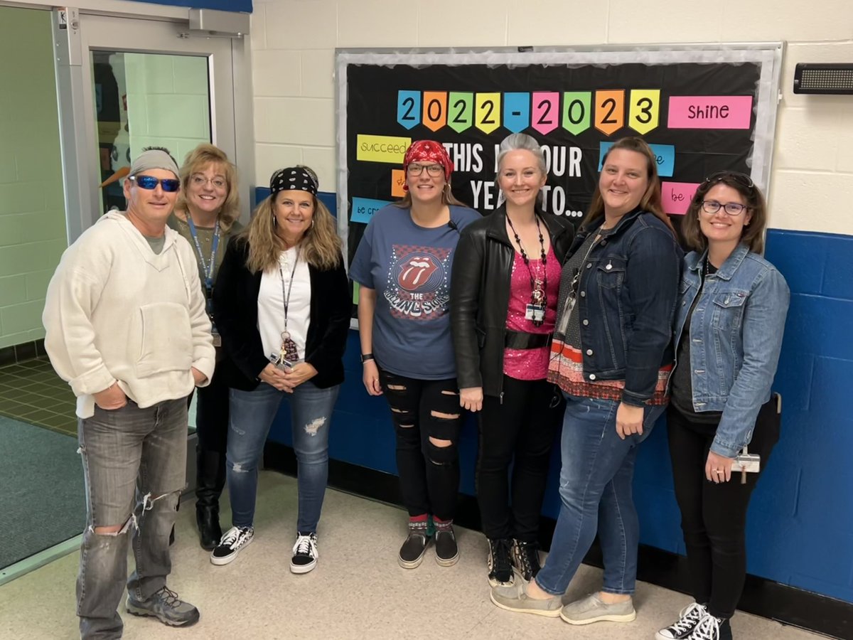 MadiganFCPS's tweet photo. Yesterday, EES rocked kindness as we participated in the Great Kindness Challenge. #rockstarstaff #kindnessmatters https://t.co/NzgjxPRrs7