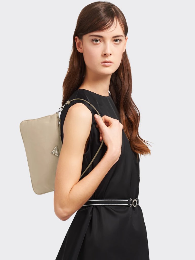 miffybrandy's tweet photo. ป้ายยากระเป๋าที่เพิ่งออกใหม่✨✨ งบสองหมื่นกลางๆ จาก prada ค่า ใครไม่สู้ราคา Prada Re-Edition แนะนำมากๆเลยค่ะ เป็นทรงยอดฮิตตลอดกาลเลย https://t.co/CjeAhtlvRL