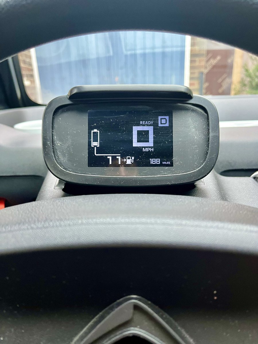 Willnightingale's tweet photo. Day 2 school run in the @M0veElectric Ami 🚙

Daughter loves the ‘toy car’ probably more than anything I’ve brought home before

3rd day without charging (2 school runs plus 1 commute) and still 11 miles reading in sub-zero temps

Note to self: buy a demister pad.

#citroen https://t.co/2eiqYyYysD