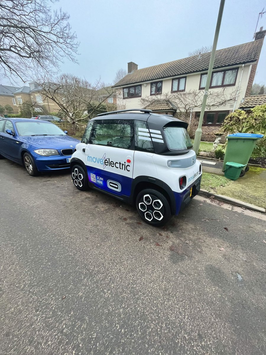 Willnightingale's tweet photo. Day 2 school run in the @M0veElectric Ami 🚙

Daughter loves the ‘toy car’ probably more than anything I’ve brought home before

3rd day without charging (2 school runs plus 1 commute) and still 11 miles reading in sub-zero temps

Note to self: buy a demister pad.

#citroen https://t.co/2eiqYyYysD