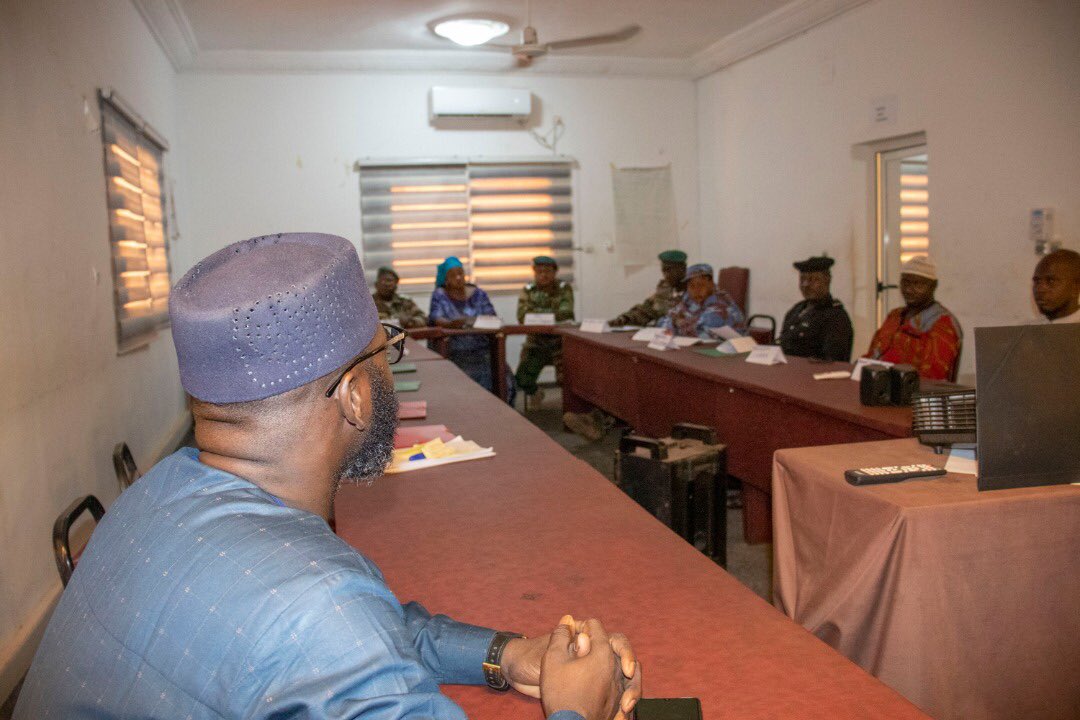 OAmsode's tweet photo. #CIVISAM/AN BE KUNGO

#AMSODE a organisé les 18-19-21 janvier 2023, un renforcement des capacités à l’endroit des Agents des Forces de l’Ordre et de Sécurité sur les droits des enfants et des jeunes ainsi que les violences sexuelles.

https://t.co/H55HrYax7A

#PlanIntlMali
#ASDI https://t.co/Y4m52ujfMe