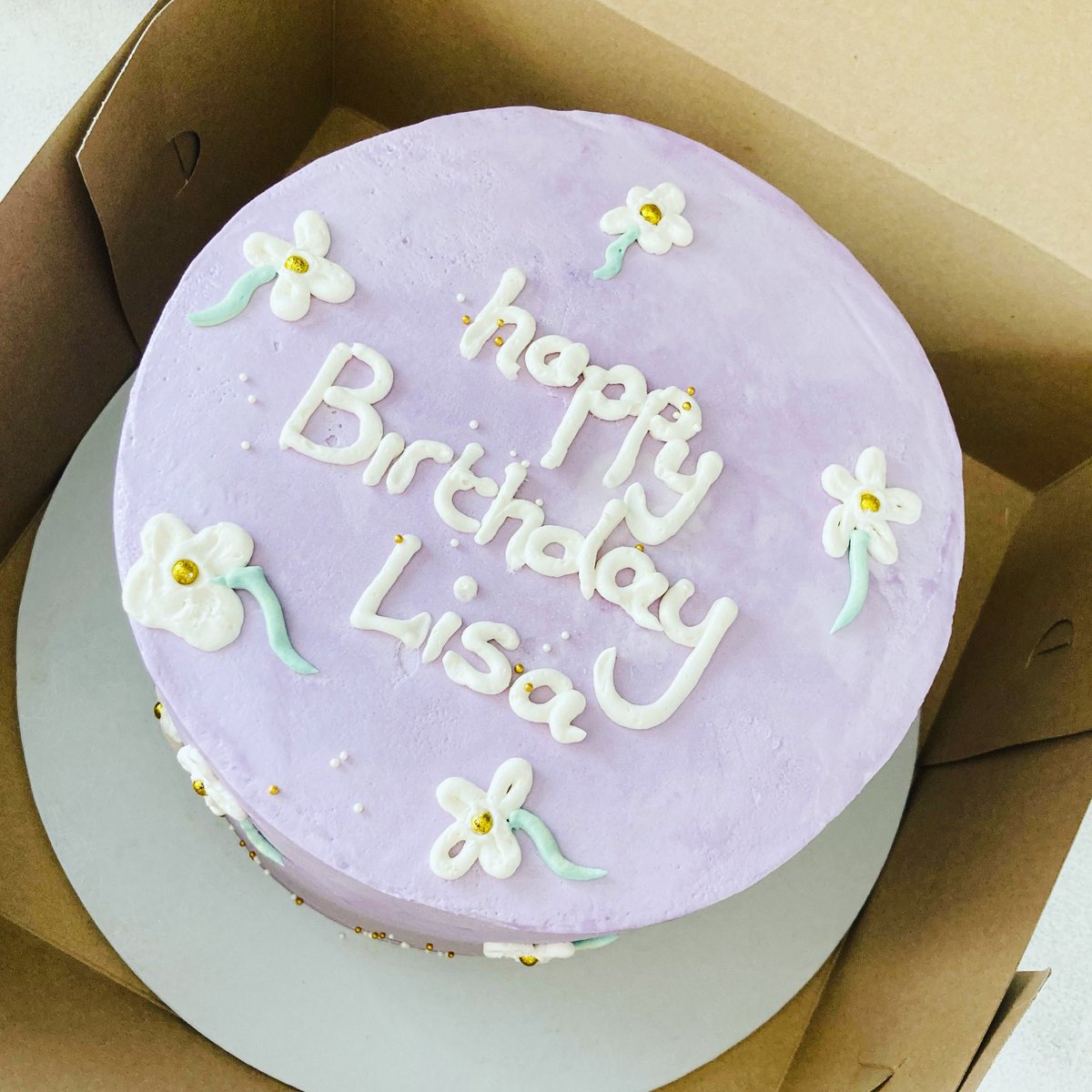 LeagueOfCakes's tweet photo. Sometimes we make really simple straight to the point cakes #4Layer #Vanilla #BirthdayCake #JanuaryCake #HappyBirthdayLisa https://t.co/86Zf7E7wJk