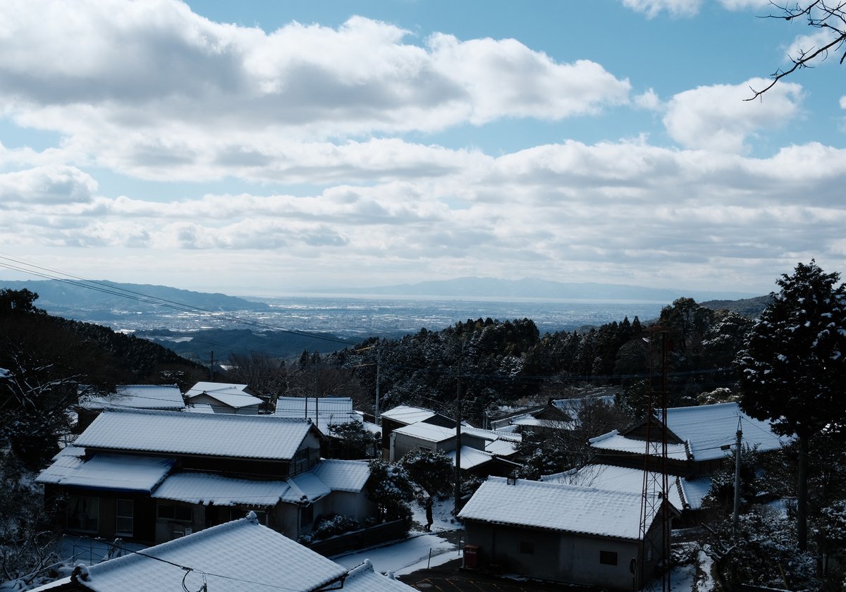 joyotown's tweet photo. 本日の旧尾久保小学校からの風景。雪景色がとても美しいです。まだまだ路面が凍結している箇所がありますのでお気をつけく���さい。 https://t.co/AaecSOJeZd