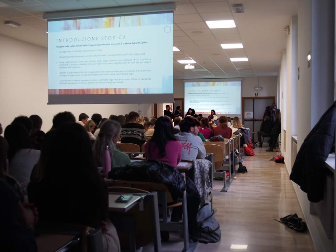 LSU_Ferrara's tweet photo. Si è tenuto ieri l'evento "Minoranze e appartenenze", dedicato alla presentazione dei sedici progetti di ricerca del Laboratorio di Antropologia Visuale 2022-2023.
🎞️ Per vedere le foto della giornata:

https://t.co/0yPXQ6TdKf

#unife #antropologiavisuale #LaboratorioStudiUrban https://t.co/nGHiKhvHHP