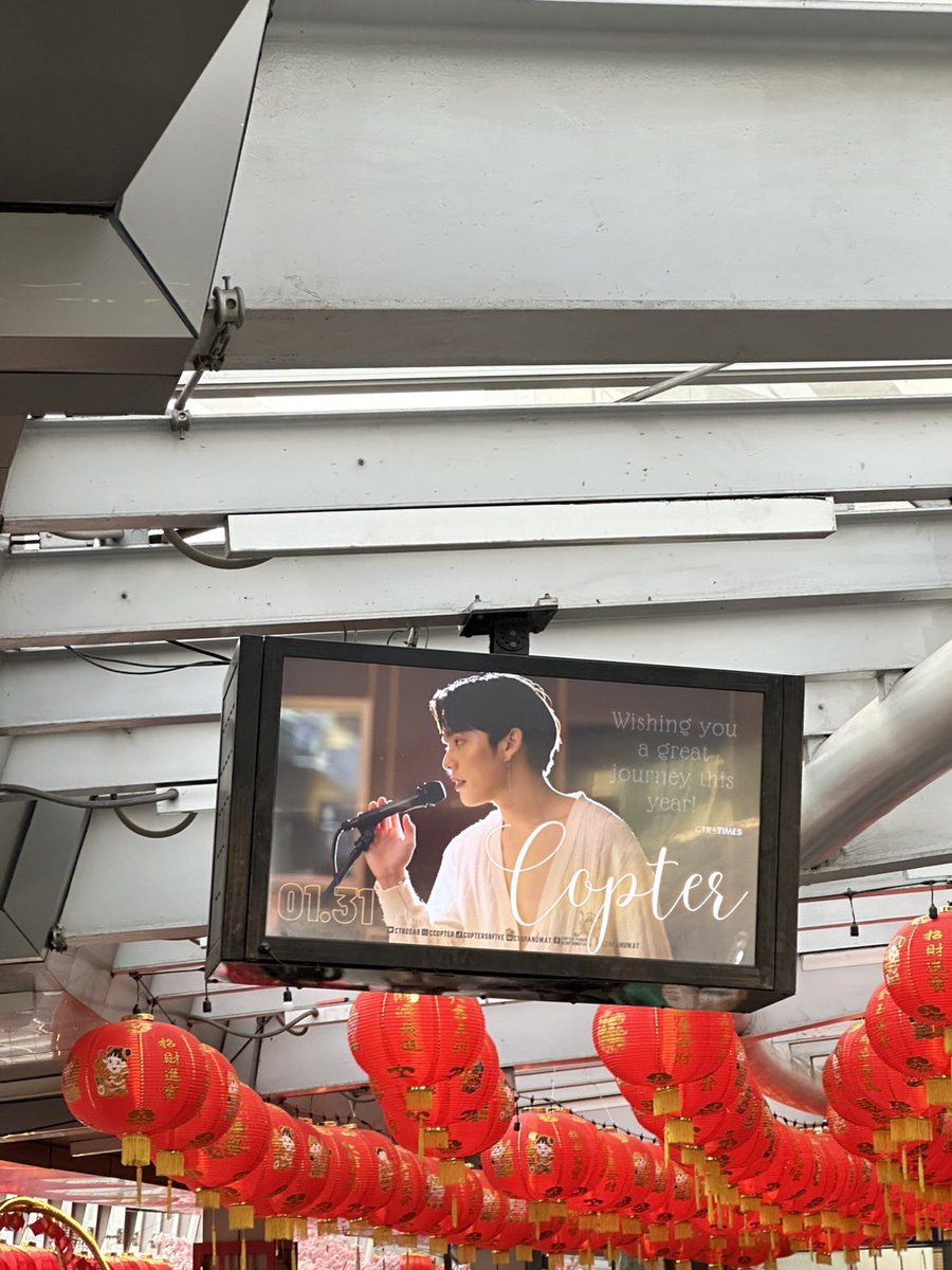 BenSubenjaa's tweet photo. พี่ที่ทำงานถ่ายมาให้ ส่วนฉันวิ่งไปลิโด้ก่อน พรุ่งนี้จะว๊าปจากงานไปถ่ายใหม่นะ คุณคอปเตอร์หล่อและน่ารักมากกก 😊💙 

#CTRPANUWAT 
#คอปเตอร์ปีนี้อายุ26 
#CTRBIRTHDAYPROJECT2023
#CTRTimes https://t.co/lWAFEpf1wU
