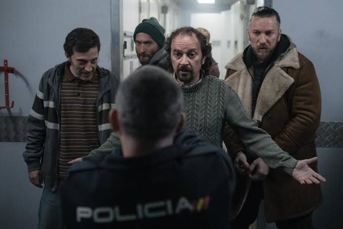rajmohan2blue's tweet image. #100SpanishMoviesRanked

1️⃣0️⃣1️⃣. #BelowZero - 2021 - 2.5/5⭐
"Prisoner van was attacked. Police in-charge must fight those people while dealing with the icy temperature"