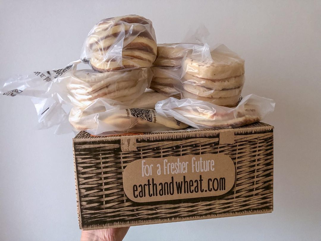 Bread, glorious bread 🤩 Our Essentials Bread Box contains a mix of crumpets, tortilla wraps, bun-toast breads, pitta & mini-pitta; with FREE delivery 💚🌍🌾 📷 by @ ellietaylor__x (via Instagram) #earthandwheat #wonkybread #breadbox #wonkyfood #vegans #veganfood #veganfriendly