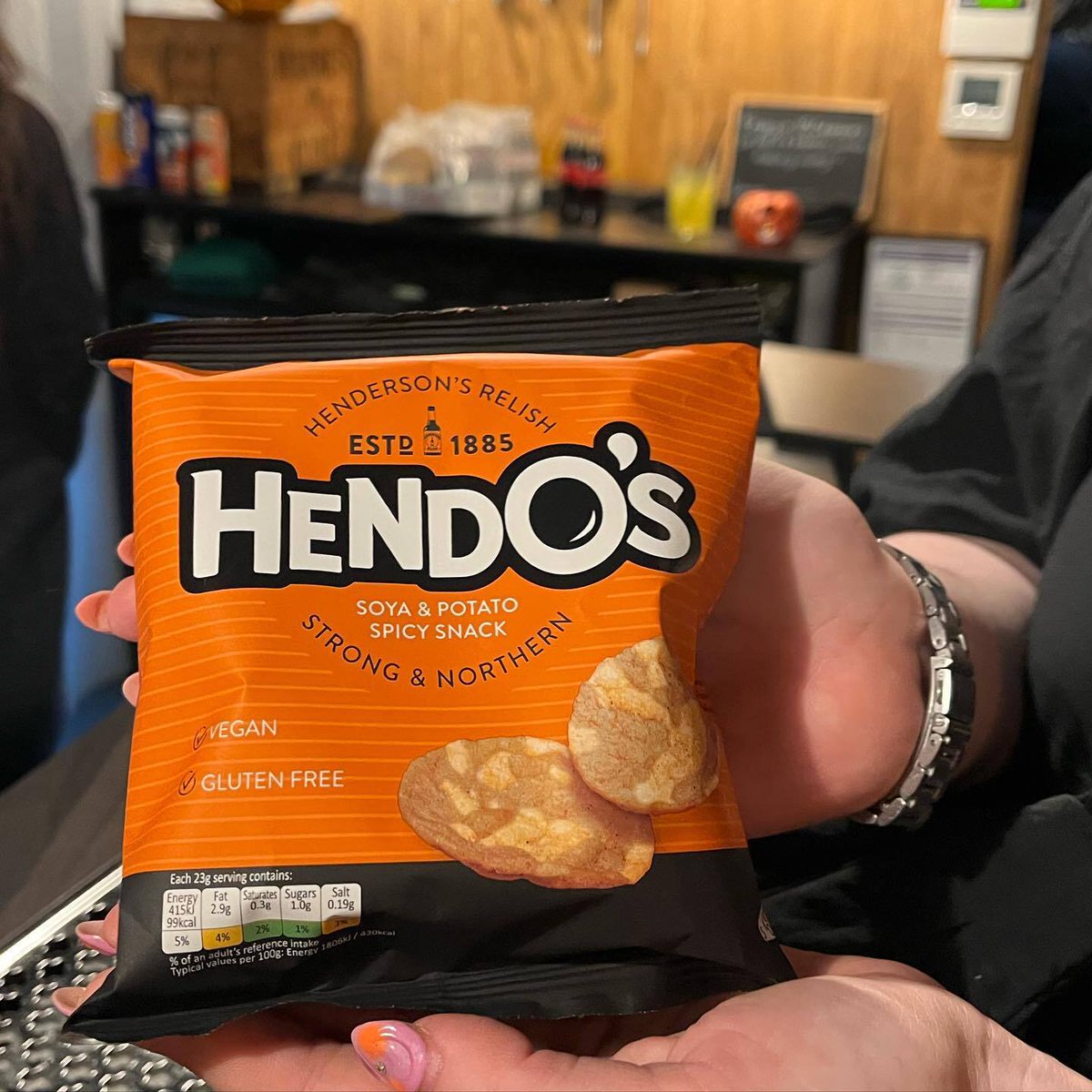 Hendo's crisps are vegan and gluten free, just like their bottled big brother. Find them at Morrisons in Sheffield, independent pubs and shops around the city and in our online shop: hendersonsrelish.com/shop 📸 instagram.com/sketsthatscran