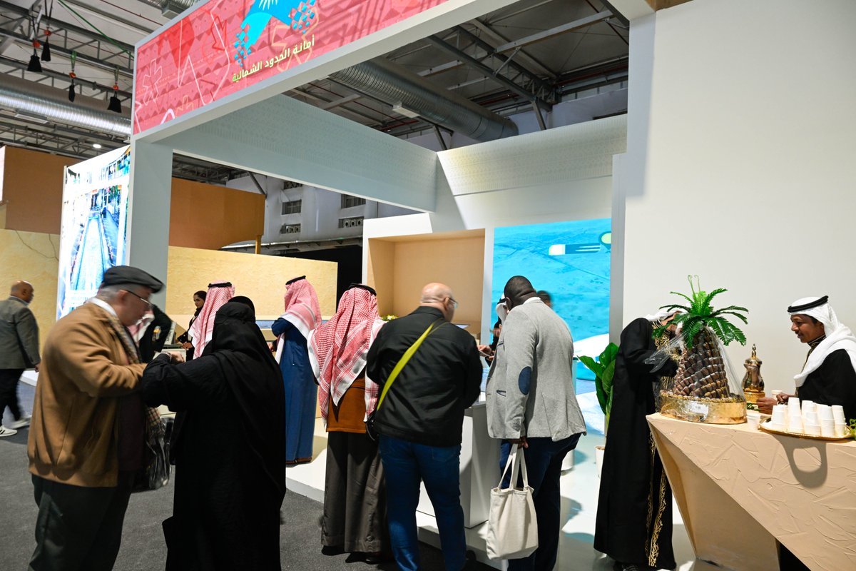 NBM_GOV's tweet photo. توافد الزوار والمستثمرين ورواد الأعمال على جناح #أمانة_منطقة_الحدود_الشمالية المشارك بملتقى الاستثمار البلدي #فرص بنسخته الثانية والمقام بمركز واجهة الرياض للمعارض والمؤتمرات .
حيــاكـم الله خلال أيام الملتقى والمستمرة إلى مساء يوم غد الخميس 26 يناير 2023 .
#فرص_تصنع_المستقبل https://t.co/GQ8rUgZI98