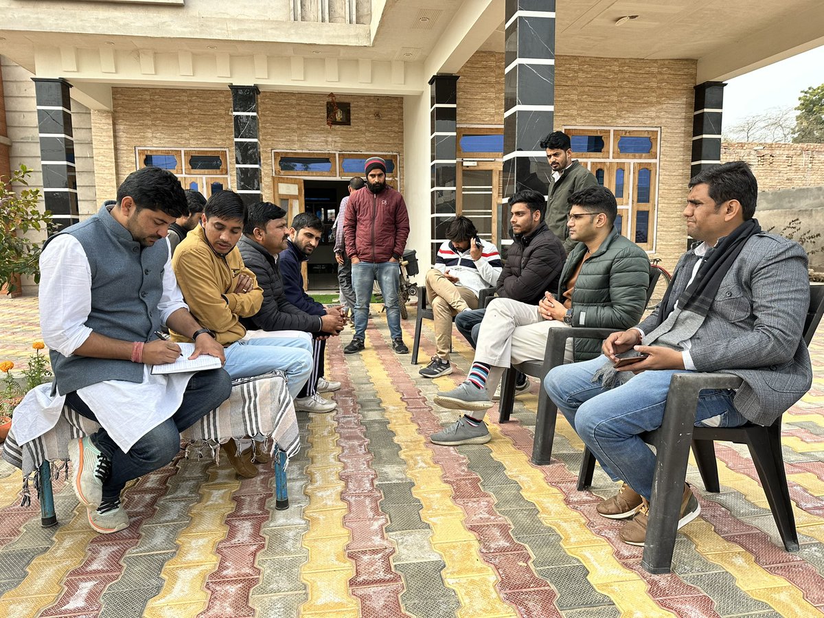 Varun_Jhaveri's tweet photo. Interacted with citizens from 20+ border villages at the India Pak border in Bikaner. Learned on how the schemes launched by @narendramodi ji is transforming their lives and also noted their challenges. Truly a surreal experience.

#BJYMBorderVillageSampark 

@Tejasvi_Surya https://t.co/IUlsA5TTKR