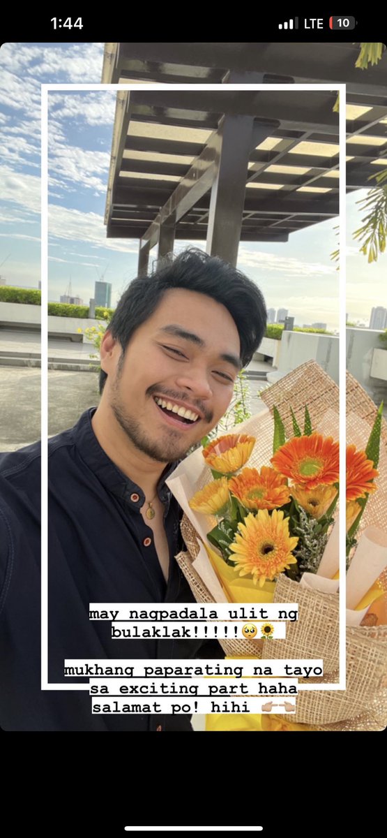 Jasfher's tweet photo. How it started        vs    How it's going

sa congrats nagsimula, then exchange of law school materials, hanggang sa naging study dates at travel dates. the rest is history 💕 https://t.co/oGrQ2DbOth