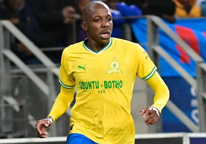 MS_Sharpeville's tweet photo. They didn't know of him or talk about him at Black Leopards. He was nowhere near Bafana Bafana. No club was interested in him. 

Today they are crying about Mamelodi Sundowns buying all the best players, now that it has converted him into the best defender in the SA. https://t.co/0FRN85Ahji