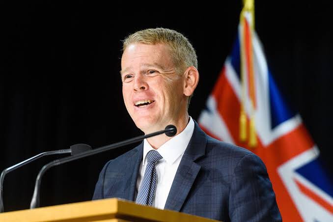 AbdulKim01's tweet photo. 1/2
Chris Hipkins has been sworn in on Wednesday as #NewZealands new #PrimeMinister.
Mr Hipkins built a reputation as the minister who led New Zealand's Covid-19 strategy received unanimous support to be promoted to lead the country, and he now faces the uphill
#DaParrotUpdates https://t.co/HJudRr466u
