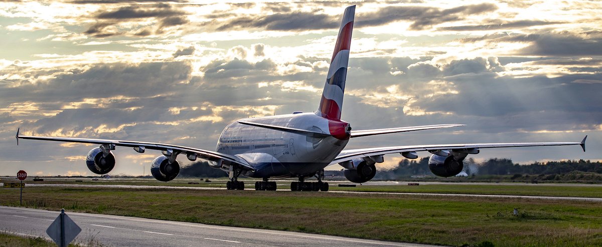 Kent_YVR's tweet photo. Let there be light 😎 From 07/07/22 @British_Airways @Airbus #A380 #Speedbird evening arrival @yvrairport. #yvrspotters #avgeek #Vancouver #GXLED #BA85 #BA5VY https://t.co/Rwfpf7ple6