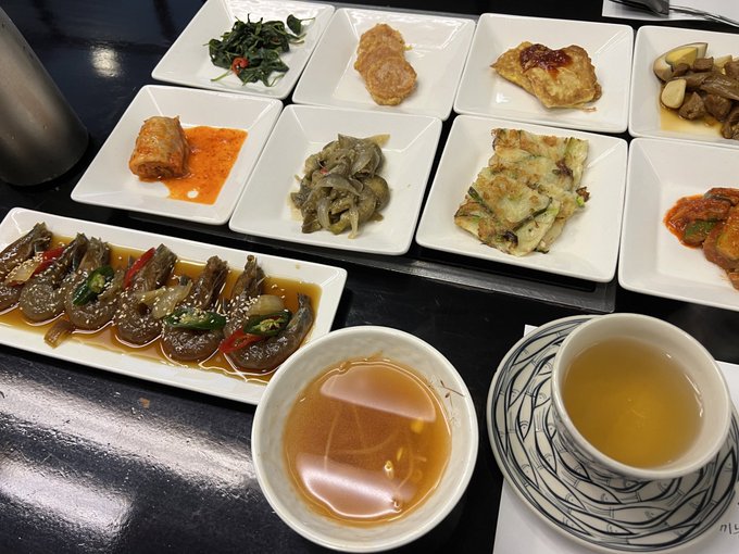 韓国料理は、まじおひとり様に向いてないwww1人だからおかず控えめにしてって言ってこれww https://t.co/4TRf0Qw0zk