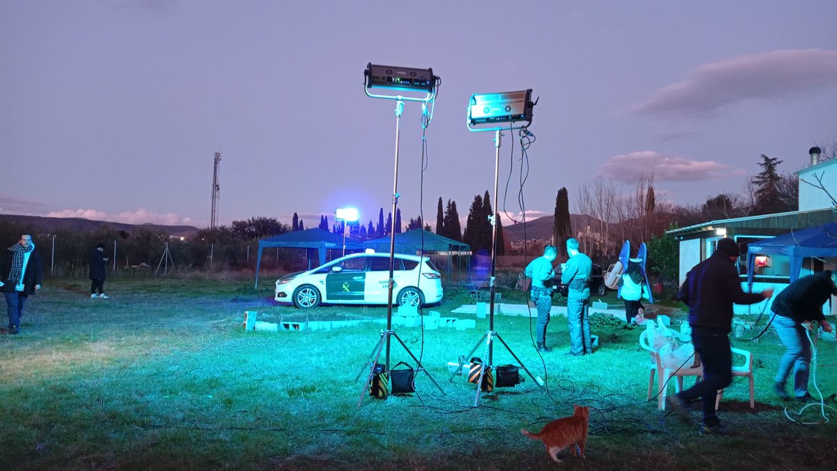 SUNNYXIAOCN's tweet photo. A sneak peek at the lighting setup for our latest photoshoot. Thanks for sharing @jaime_realizador.
#gaffer #chieflightingtechnician #lighting #ledlights #setlighting #iatselocal728 #local728 #union #television #filmmaker #setlife #lightingtechnicians #onsetlife #BehindTheScene https://t.co/RSaFxq8g3u