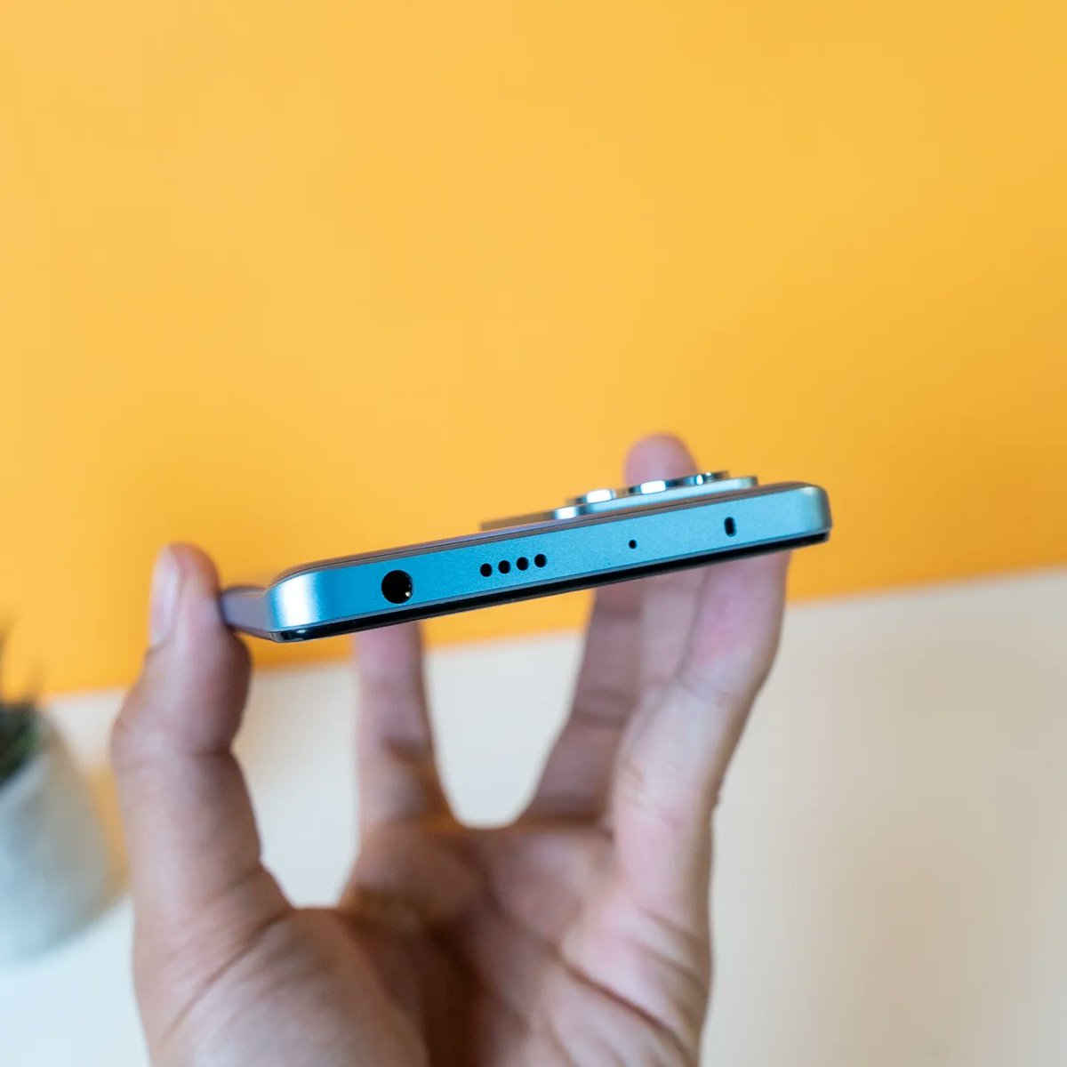techbharatco's tweet image. First look of Redmi Note 12 Pro+ 5G 
@RedmiIndia
#redmi #RedmiNote12ProPlus #redminote12proseries #Andriod #camera #200mp #supernote #redminote #5G