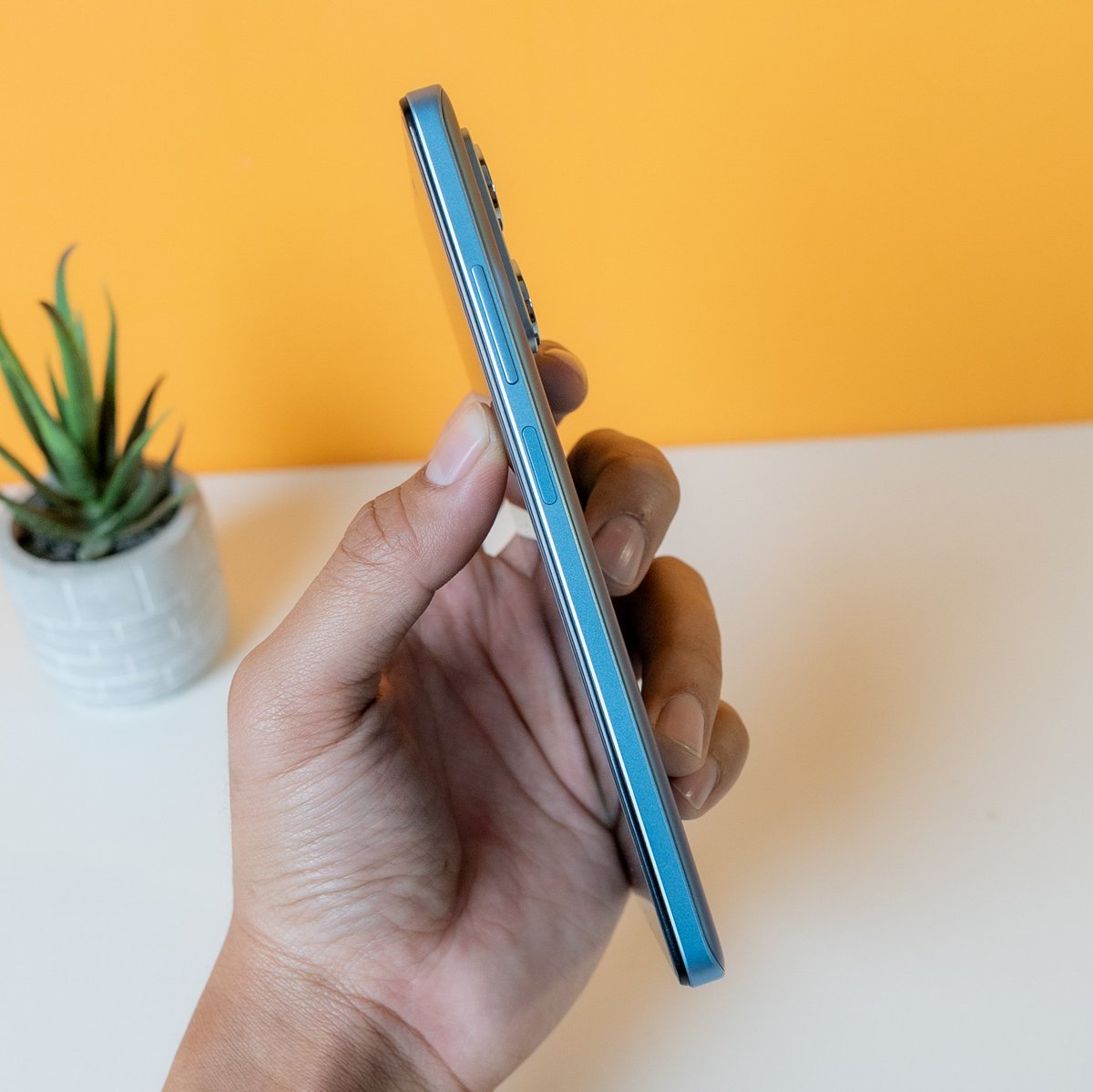techbharatco's tweet image. First look of Redmi Note 12 Pro+ 5G 
@RedmiIndia
#redmi #RedmiNote12ProPlus #redminote12proseries #Andriod #camera #200mp #supernote #redminote #5G