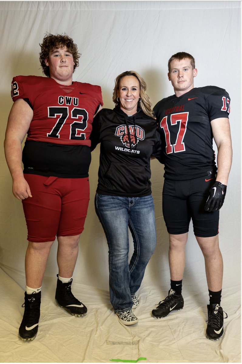 After a great official visit I’m proud to announce that I have received a scholarship offer to Central Washington University! #GoCats <a href="/CoachFisk/">Chris Fisk</a> 

<a href="/coachtmyers/">Torrey Myers</a> <a href="/NorthCreekFB/">North Creek HS Football</a>