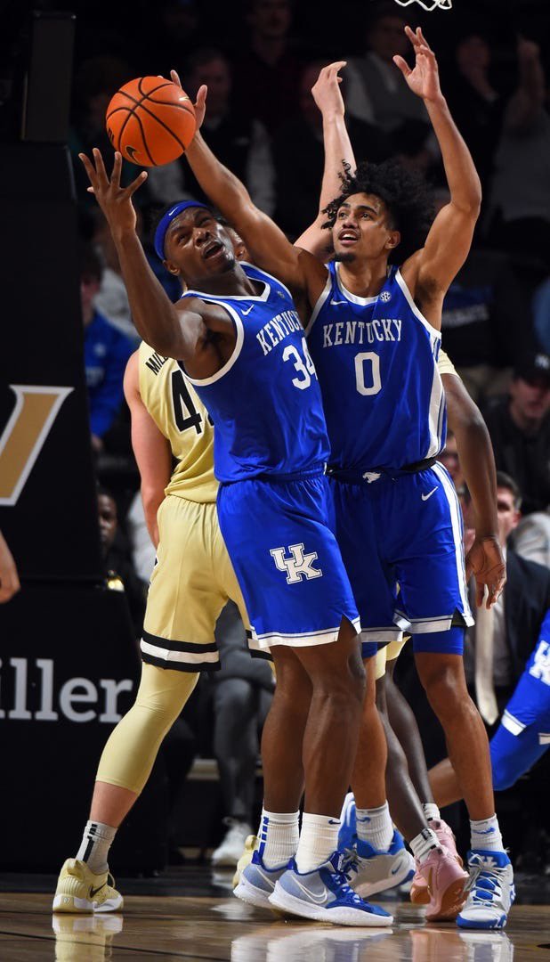 Jtoppin0's tweet photo. One day I’ll win this rebound battle 🤣 @Oscartshiebwe34 https://t.co/2HGlYpji6Q