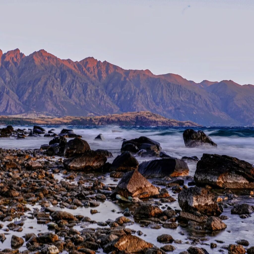Thanaz's tweet photo. Sunset on the Remarks from Kelvin heights the other night.

#Queenstown #mountains #remarkables #nature #queenstownlive #outforawalk #beach #lake #lakewhakatipu #whakatipu #wakatipu #fujifilm #fujix #newzealand #landscape #Sunset https://t.co/41Z8ZWMAPu https://t.co/EBqs0CmpNN