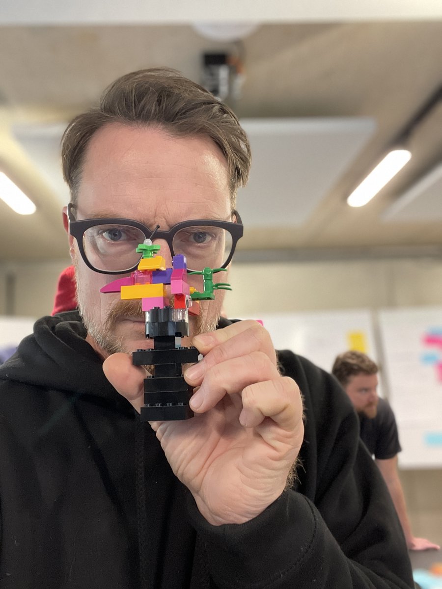 🔮 Day 009 🔮

What innovators and successful founders acknowledge, it is not about having ideas but executing it

each day:
Billions of ideas are created 
Millions are brought to concept
100s of thousands to prototype
10s of thousands to test
few will be a success

#startup