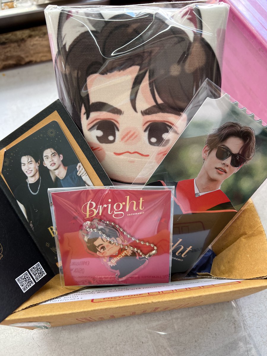 som045s's tweet photo. เด็กๆ มาถึงแล้วววววว สวยน่ารักมากเลยค่ะ 😍😍😍 ขอบคุณนะคะ
@OneMoreTry85
#BrightGraduationProject
#BrightWinNewYearGift2023 https://t.co/yMFy1iJj75