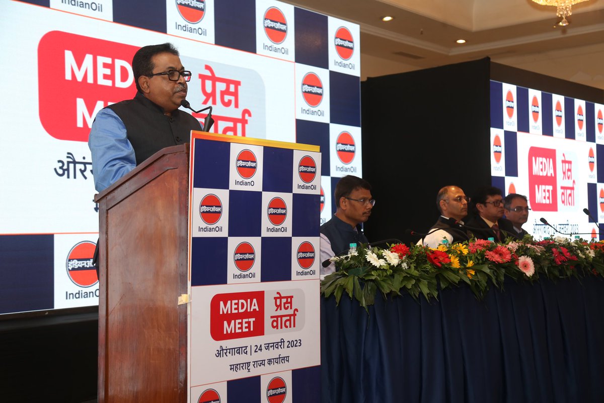 ED_MSO's tweet image. Interacted with the esteemed members of the 4th Estate of Aurangabad. Apprised them about the bouquet of green products like #XTRAGREEN, #XP95, #XTRATEJ and other green initiatives “strengthening the green resolve” of #IndianOil