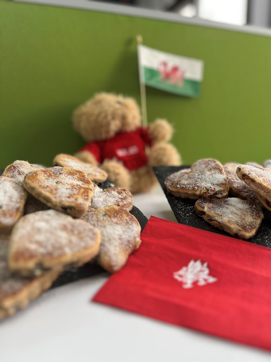 Diwrnod Santes Dwynwen Hapus!  Happy St Dwynwen's Day!  In honour of St Dwynwen,  the Wales in MENA team in Dubai have baked heart-shaped Welsh cakes for their colleagues in the office.  Some traditional and some with an Arabic twist - dates instead of currants!
