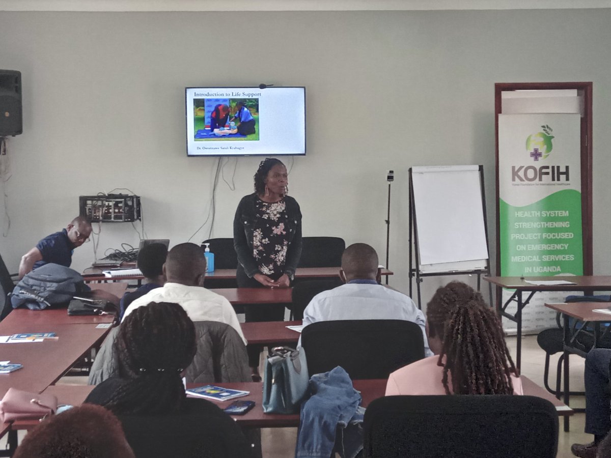 MUST_EM's tweet photo. Happening now Basic and Advanced Life Support training for Health Workers in Masaka region!
Dr. Sarah making a presentation on Introduction to Basic and Advanced Life Support
#MUSTEM
#whyMUSTEM
#betterpatientoutcomes
#medicaleducation https://t.co/EKMQgtjEYu