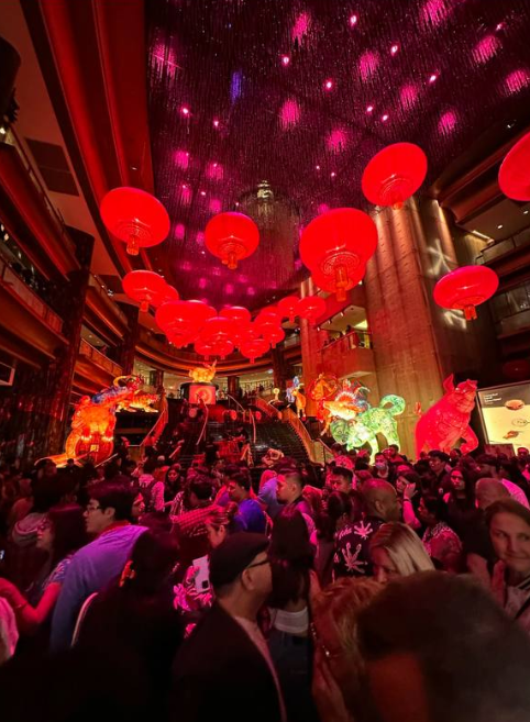 KeLin_1987's tweet image. In terms of festive atmosphere, it must be Crown Melbourne. Watching the lion dance crowds people, it is really lively