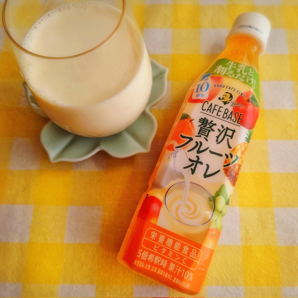 sakurai_luna_'s tweet photo. 最近ハマっているお飲み物。
ふんごい美味しい✨🍊🍎🍑🍇🍍🥭✨
#贅沢フルーツオレ
#CafeBase https://t.co/XJFc0xEUbT