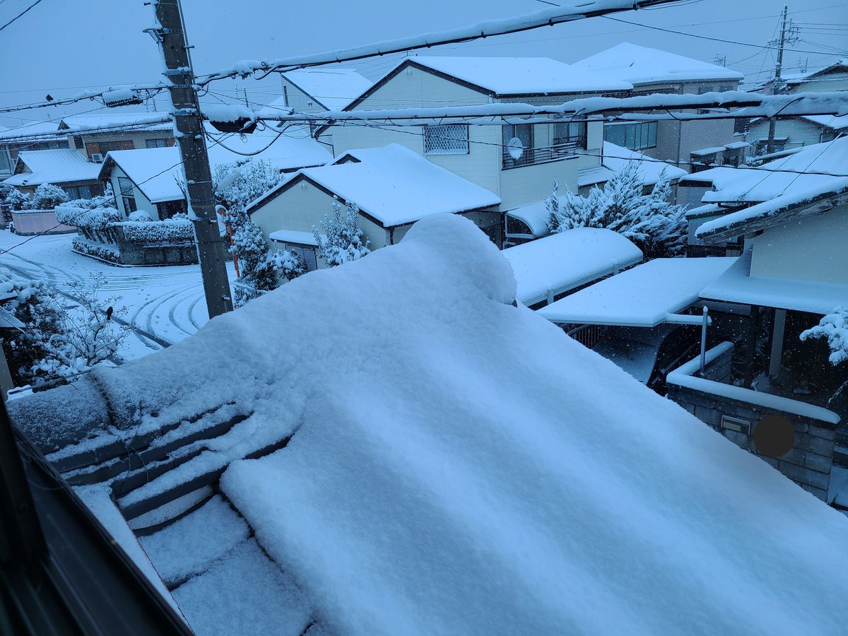 2011megu's tweet photo. 9年ぶりの大雪☃️
ご縁あってとびきり熱いパンクロックに心を解かしてもらってます🔥
#SA
#samuraiattack 
#積雪
#三重県 https://t.co/wnWZ7Veg0G