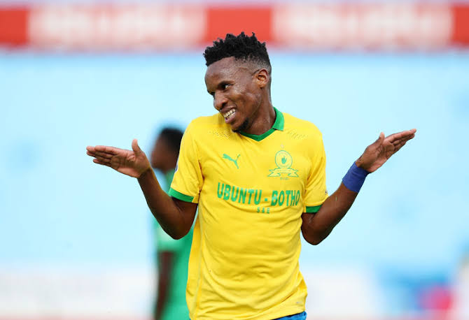Lucky_Mthombeni's tweet photo. I have never seen a player who can reinvent himself as much as Themba Zwane has done so. Sundowns have been through so many changes since 2011 but this man will always find a way to make himself a key player. He's indeed the greatest PSL footballer of all times. https://t.co/nEMz13PC63